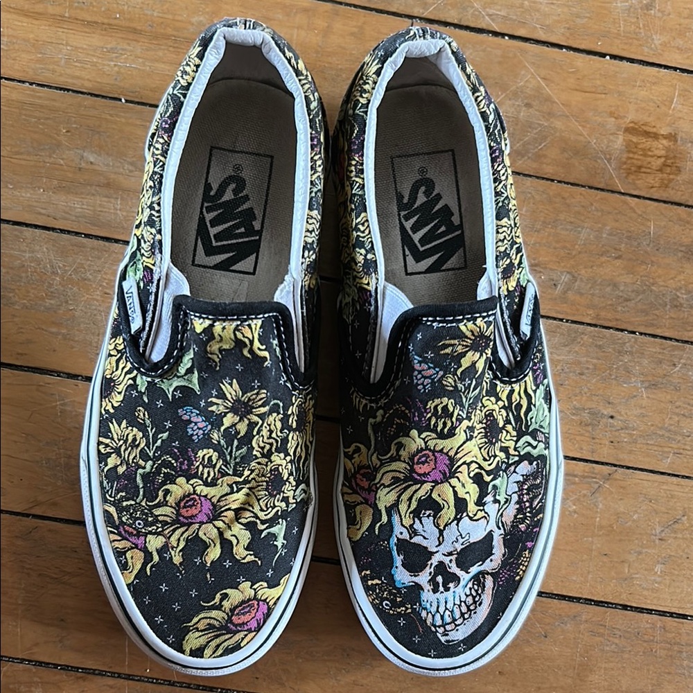 EUC RARE Vans Black Floral Skull Slip-Ons
